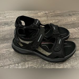 ECCO Sport Women’s Sandals Sz 9-9-5 (40)